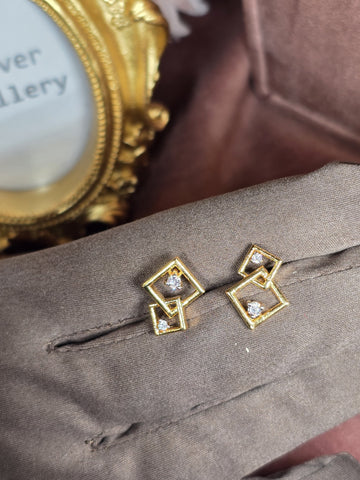 Chic Gold Studs